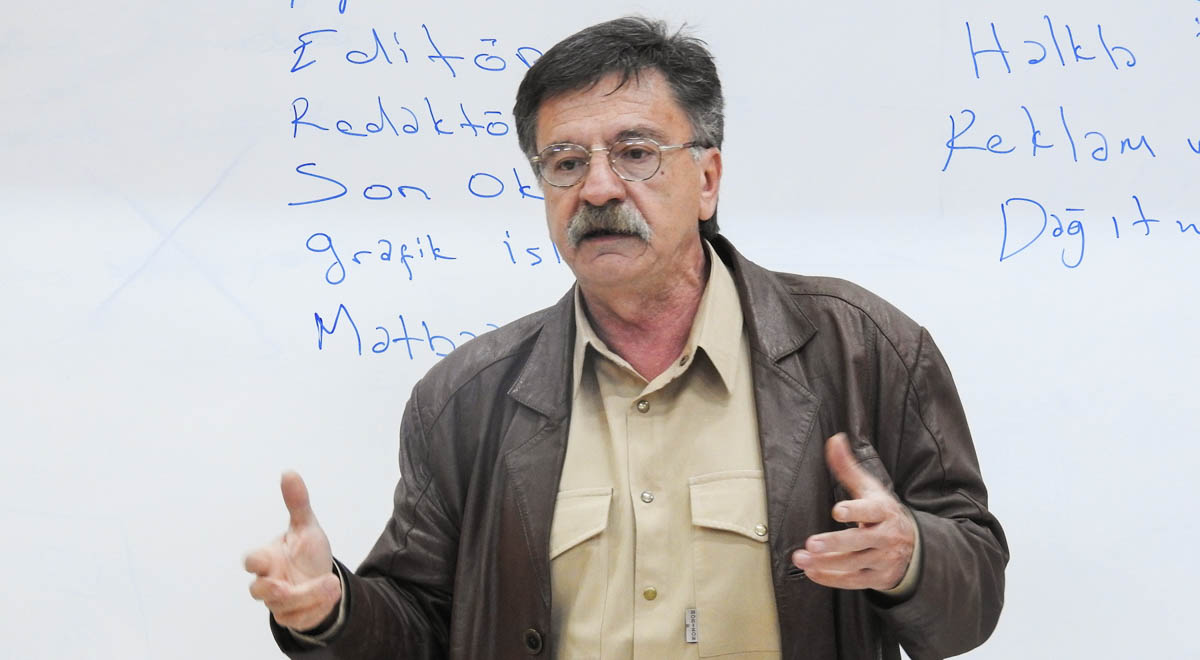 ÖMER TÜRKEŞ (ELEŞTİRMEN)